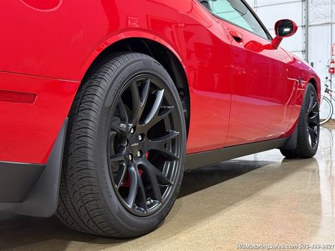 Used 2015 Dodge Challenger SRT Hellcat RWD image 10