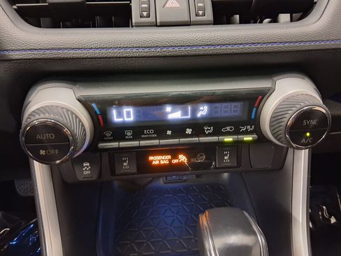 Used 2020 Toyota RAV4 XSE w/ XSE Grade Weather Package AWD/4WD image 31