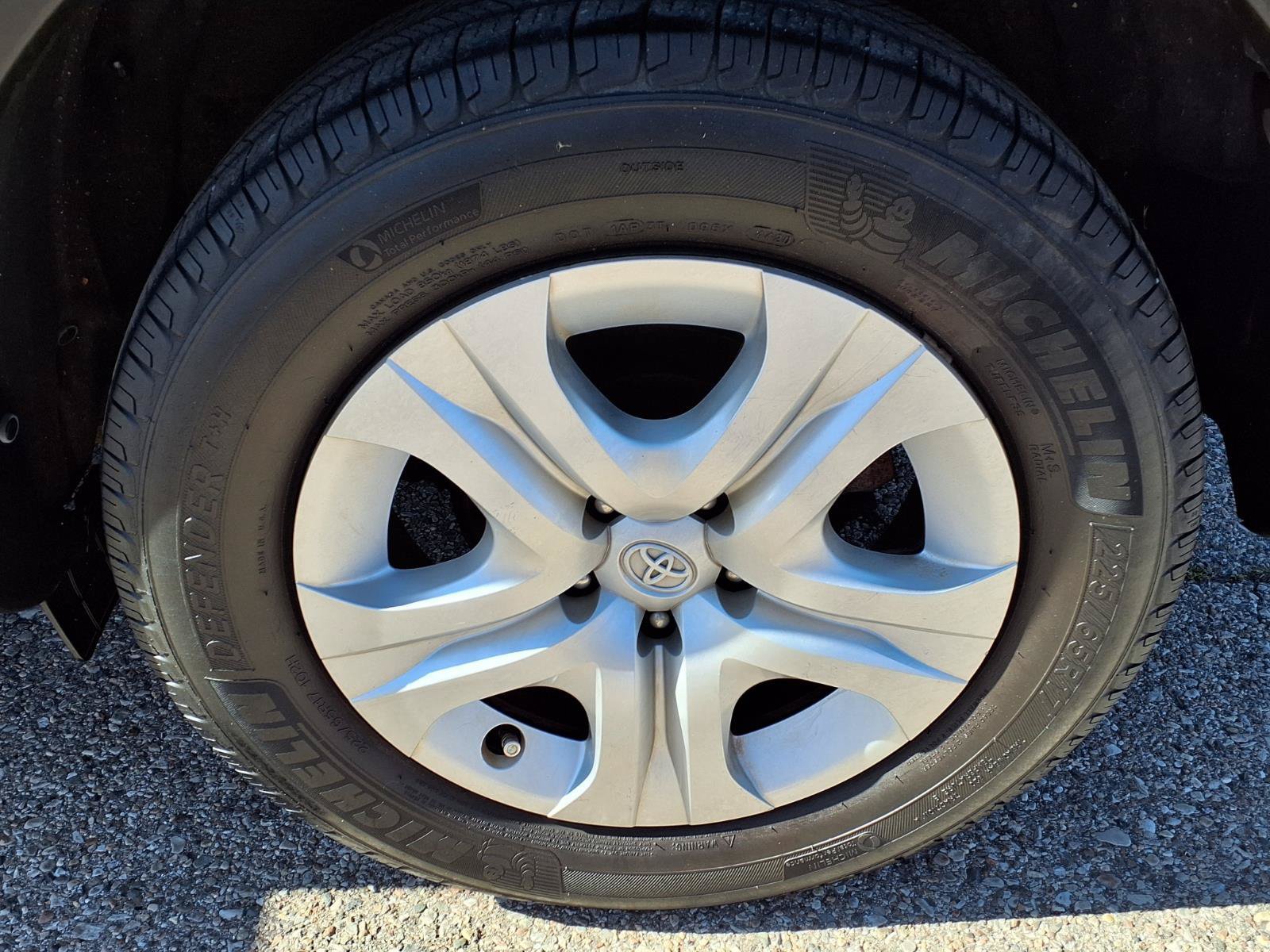 Used 2015 Toyota RAV4 LE AWD/4WD image 9