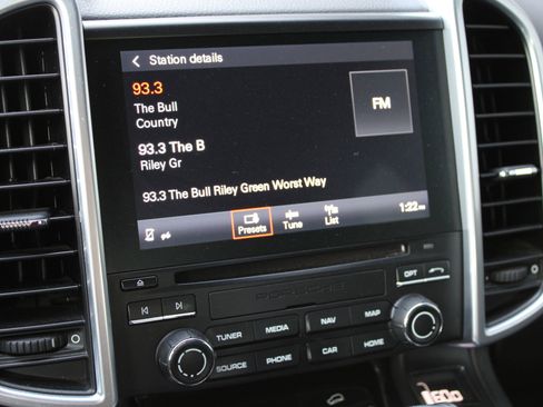 Used 2017 Porsche Cayenne S image 17