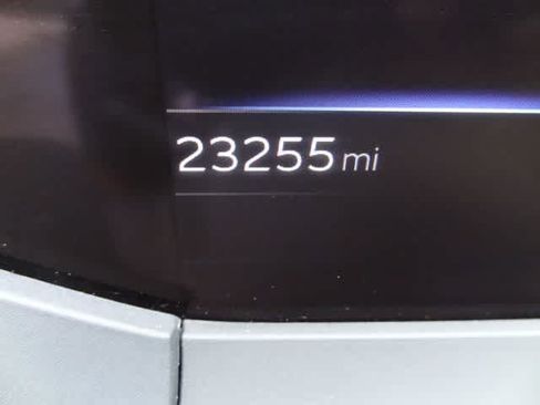 Used 2025 Toyota Prius LE FWD image 17