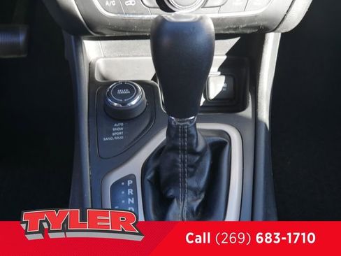 Used 2015 Jeep Cherokee Latitude w/ Cold Weather Group image 35