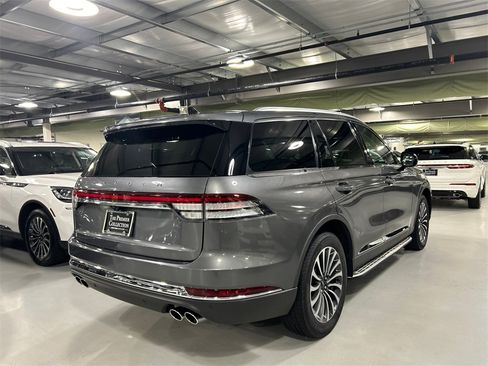 Used 2022 Lincoln Aviator AWD w/ Premium Package image 2