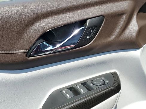 Certified 2023 GMC Acadia SLT image 22