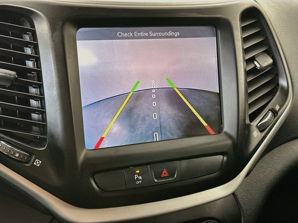 Used 2018 Jeep Cherokee Trailhawk AWD/4WD image 18