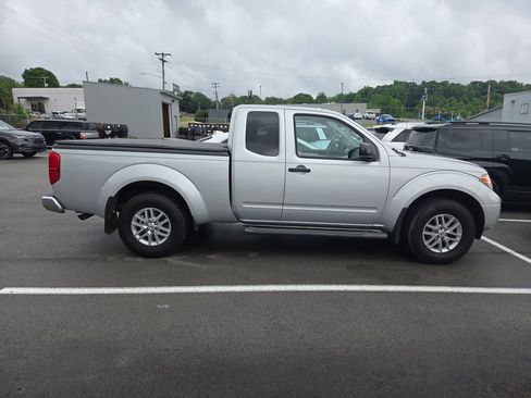 Used 2016 Nissan Frontier SV w/ SV Value Truck Package AWD/4WD image 4