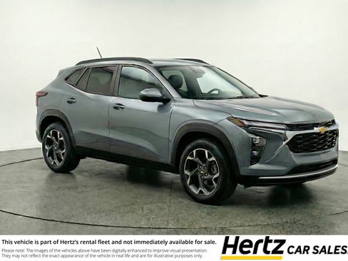 Used 2025 Chevrolet Trax LT image 1