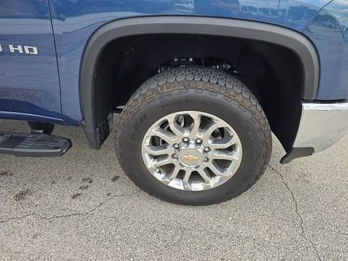 Used 2024 Chevrolet Silverado 2500 LTZ w/ LTZ Convenience Package AWD/4WD image 11