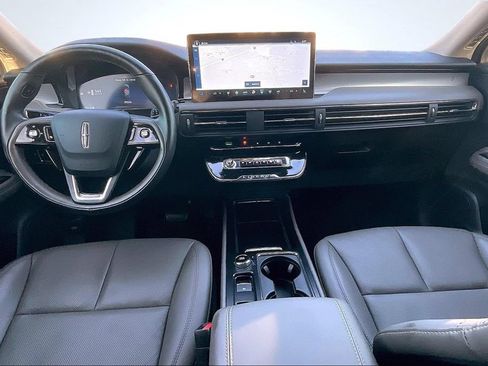 Used 2025 Lincoln Corsair Reserve FWD image 9