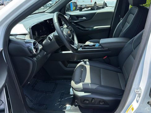 Certified 2025 Chevrolet Equinox LT w/ Convenience Package II FWD image 10