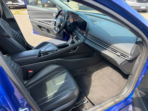 Used 2025 Hyundai Elantra Limited FWD image 23