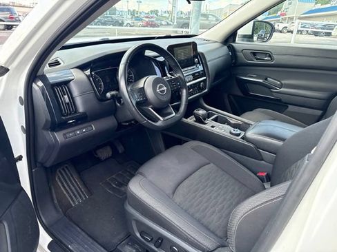 Used 2025 Nissan Pathfinder SV AWD/4WD image 8