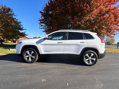 Used 2021 Jeep Cherokee Limited image 2