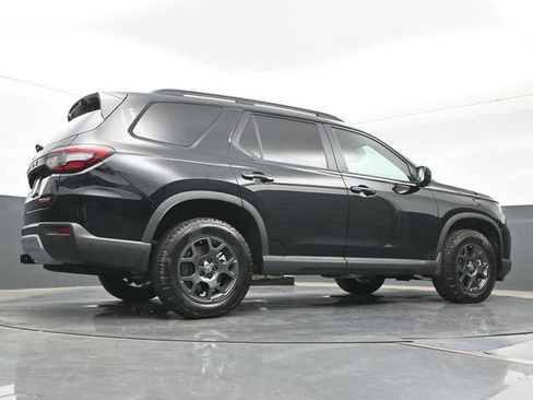 Certified 2025 Honda Pilot TrailSport image 25