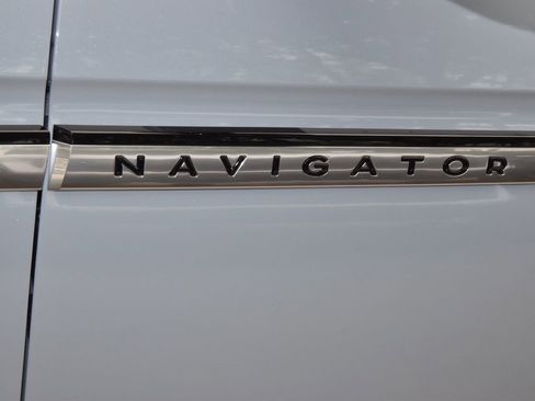 New 2026 Lincoln Navigator Reserve AWD/4WD image 52