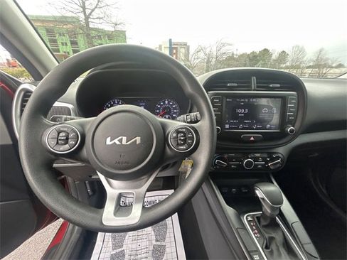Certified 2022 Kia Soul LX image 29