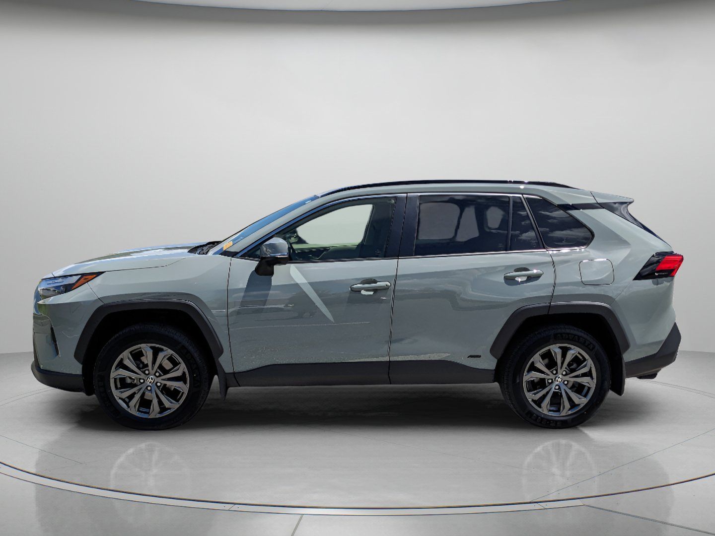 Used 2023 Toyota RAV4 XLE Premium AWD/4WD image 5