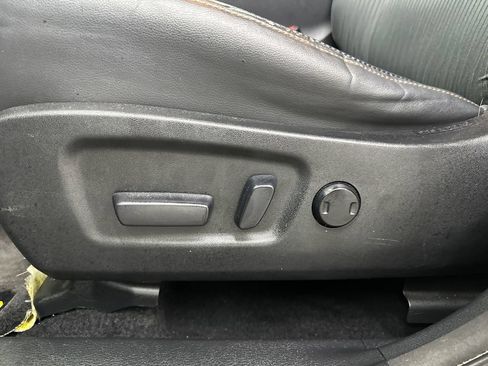 Used 2015 Toyota Highlander Plus FWD image 10
