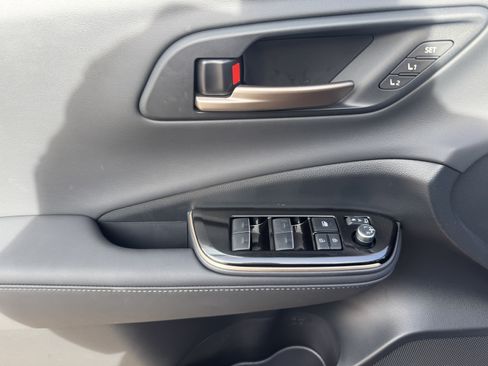 Certified 2025 Toyota Crown Signia image 9