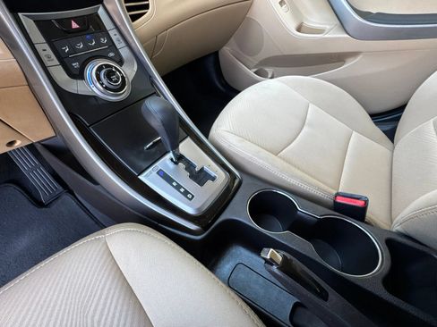 Used 2013 Hyundai Elantra GLS FWD image 24