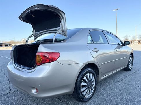 Used 2010 Toyota Corolla LE image 17
