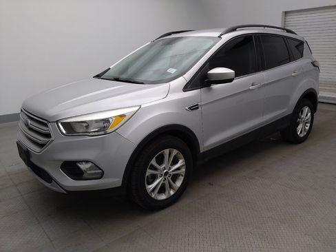 Used 2018 Ford Escape SE FWD image 2