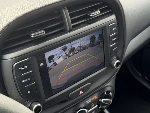 Used 2025 Kia Soul LX w/ LX Technology Package FWD image 22