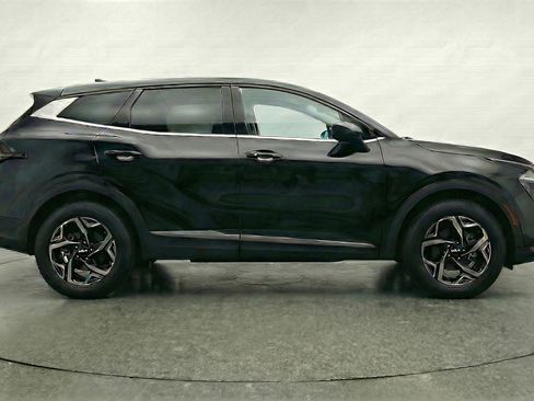 Used 2025 Kia Sportage LX image 11