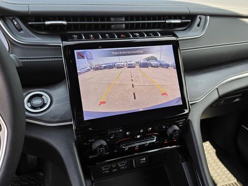 Used 2023 Jeep Grand Cherokee Overland w/ Luxury Tech Group IV RWD image 10