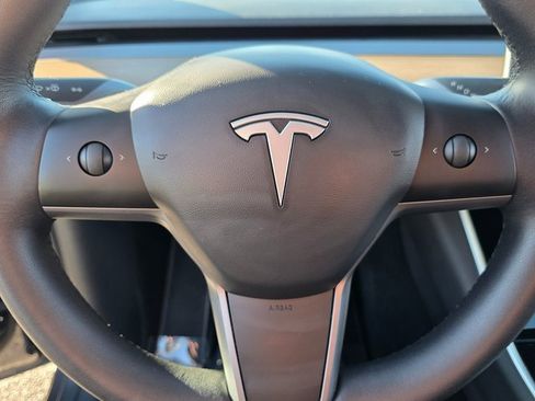 Used 2021 Tesla Model Y Long Range image 20