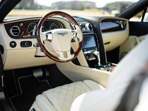 Used 2017 Bentley Continental GT image 29