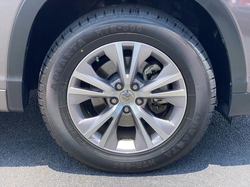 Used 2015 Toyota Highlander XLE image 12