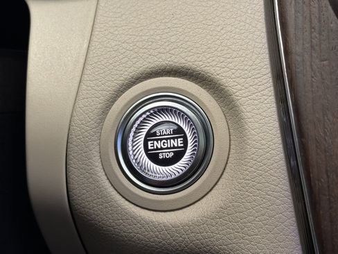 Used 2020 Mercedes-Benz C 300 4MATIC Sedan image 23