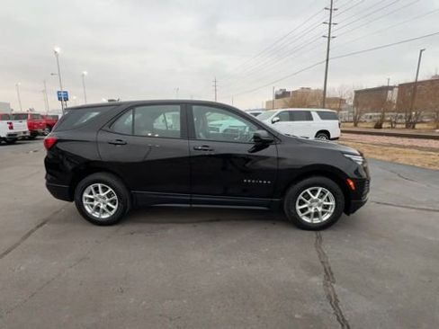 Used 2022 Chevrolet Equinox LS image 9