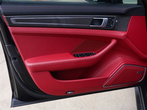 Certified 2023 Porsche Panamera GTS image 31