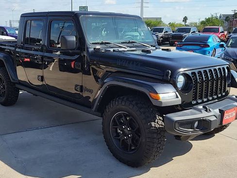 Used 2023 Jeep Gladiator Sport AWD/4WD image 2