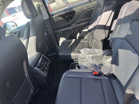 New 2026 Lincoln Aviator Premiere image 12