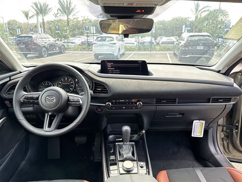 New 2024 MAZDA CX-30 Carbon image 38