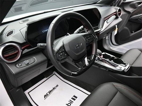 Certified 2025 Chevrolet Trax RS w/ Sunroof Package image 6