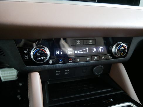 New 2025 Mitsubishi Outlander SEL image 7