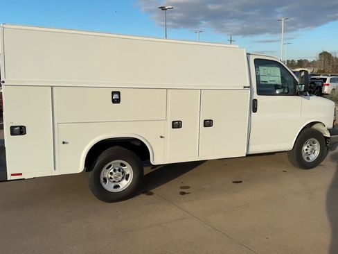 New 2025 Chevrolet Express 3500 w/ Power Convenience Package image 9
