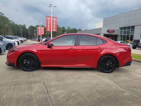 Used 2025 Toyota Camry SE w/ Convenience Package FWD image 2