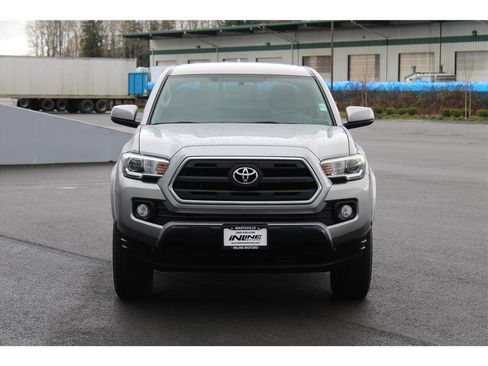 Used 2017 Toyota Tacoma SR5 w/ Tow Package image 5