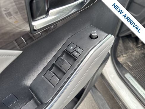 Used 2021 Toyota Highlander Limited image 21