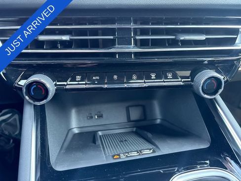 New 2026 Chevrolet Traverse LT w/ Driver Confidence Package FWD image 19