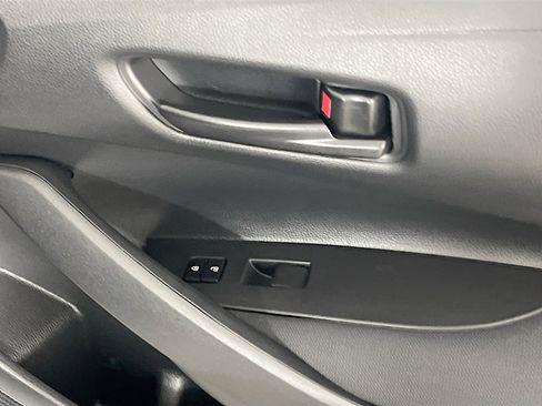Used 2025 Toyota Corolla LE image 31