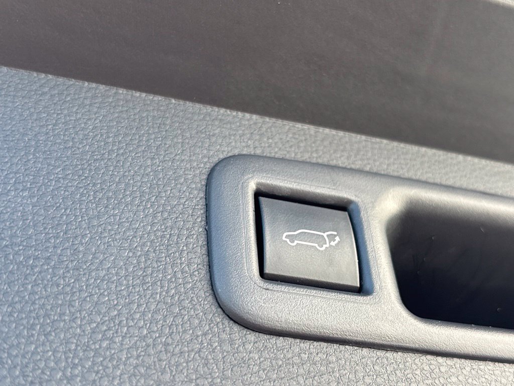 Used 2025 Toyota Highlander Platinum AWD/4WD image 34