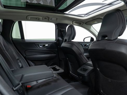 Used 2024 Volvo V60 B5 Cross Country Plus image 23