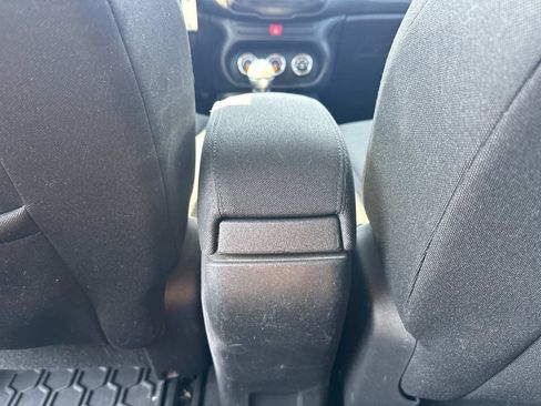 Used 2015 Jeep Renegade Latitude AWD/4WD image 14