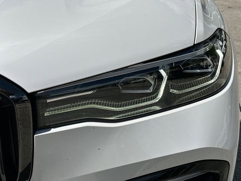 Used 2022 BMW X7 xDrive40i w/ M Sport Package image 33